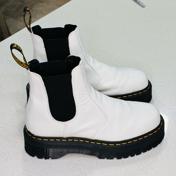 Dr. Martens 2976 Quad White Platform Chelsea Boots Size 10 Women’s EUC - Picture 6 of 9